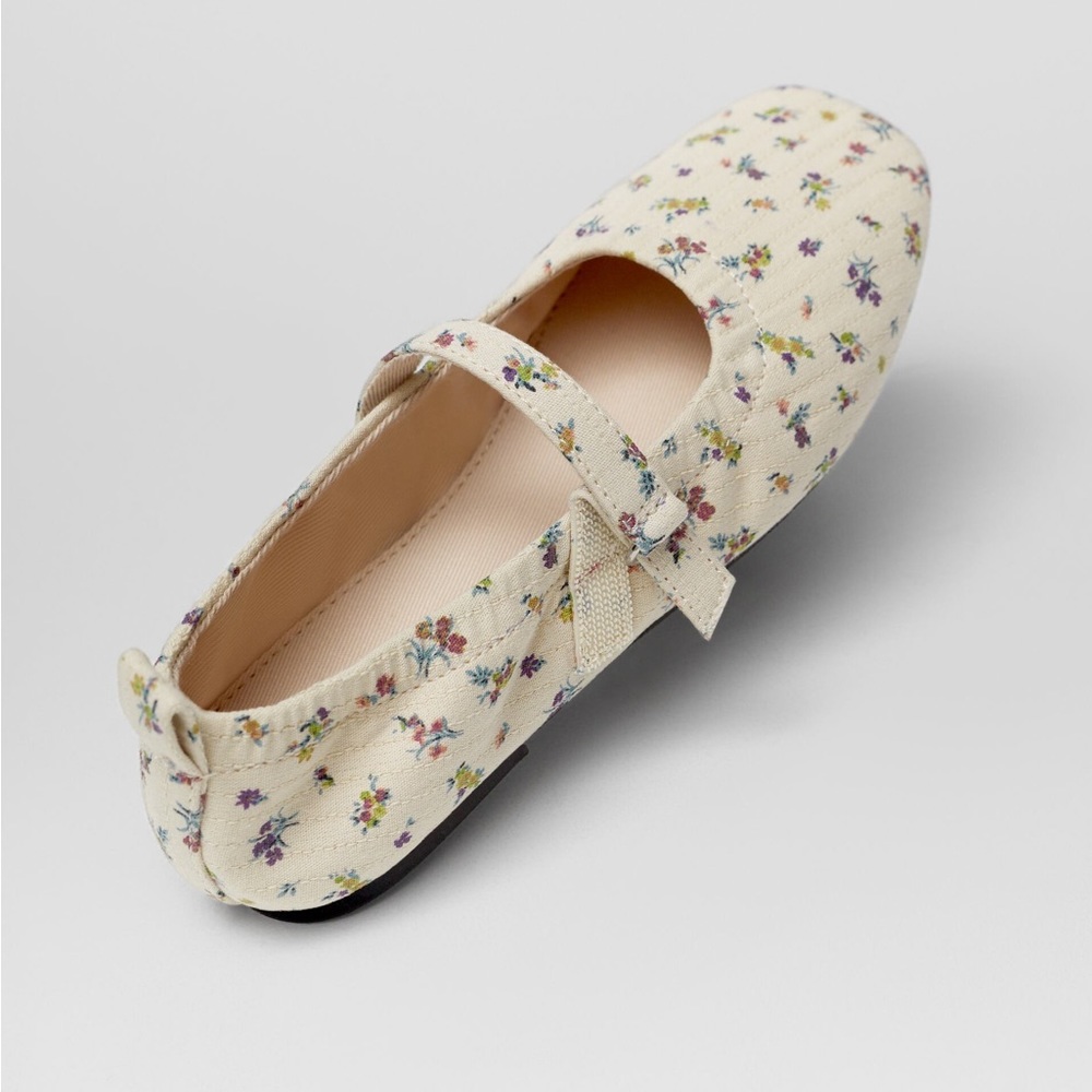 NWT Zara Size 13.5 little girl limited edition floral Mary Jane shoes